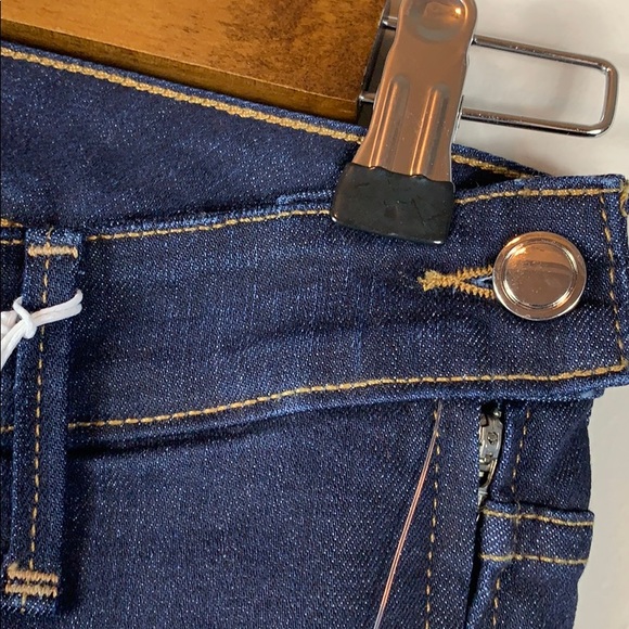 Good American Jeans - Picture 4 of 7